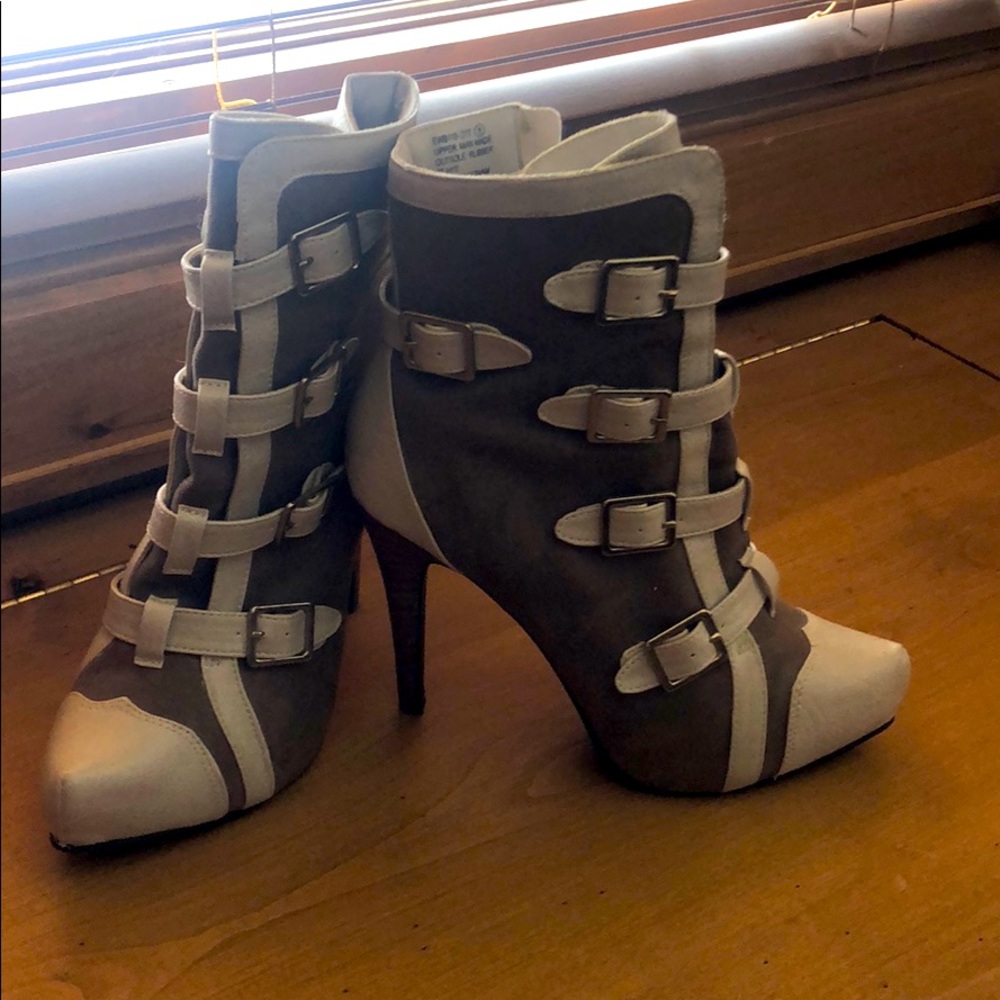 Dereon heels
